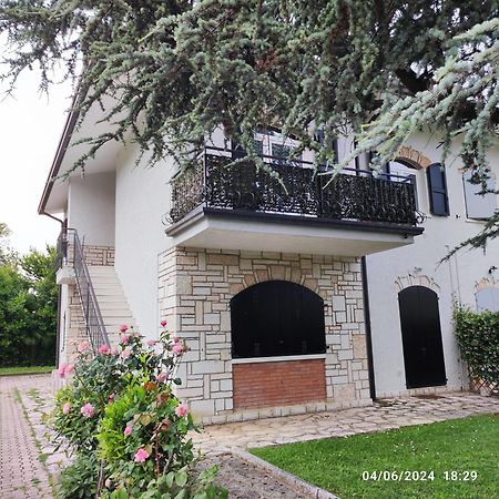 Villa Il Capriccio Di Silvia à Sirmione Extérieur photo